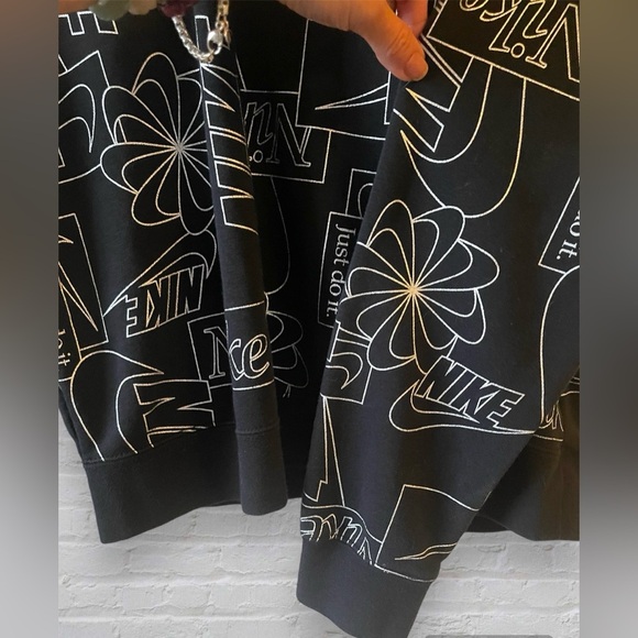 Nike Women's Icon Clash Black Silver Fleece Crop Crew Pullover Size Small - Picture 7 of 8